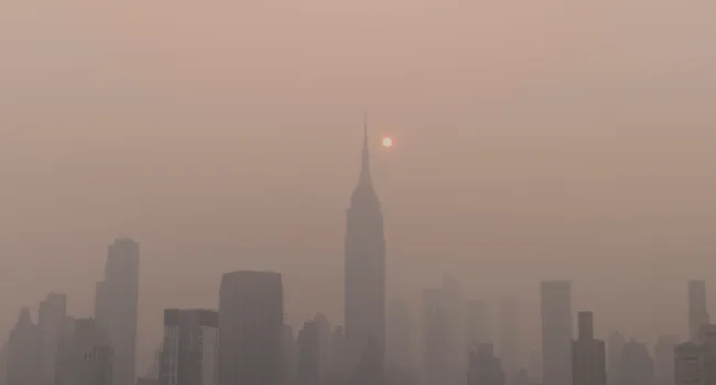 New-York sous les fumées des incendies au Canada début Juin | Unsplash -@Ahmer Kalam