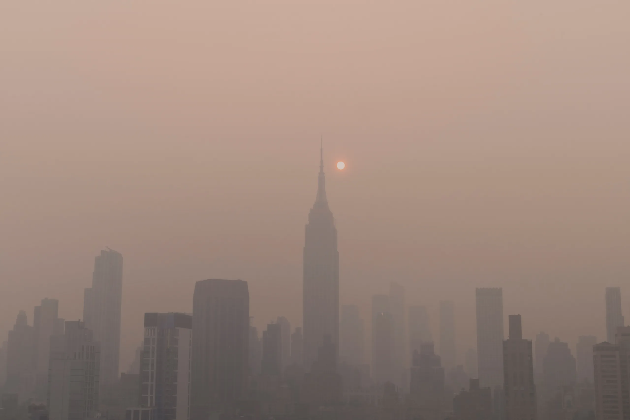 New-York sous les fumées des incendies au Canada début Juin | Unsplash -@Ahmer Kalam