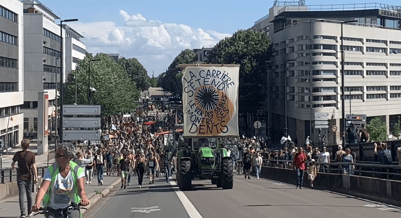Manifestation du 11 juin à Nantes avec les soulèvements de la Terre | @Nantesinfo44