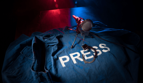 Journaliste police | Image illustration (Adobe Stock - zef art)