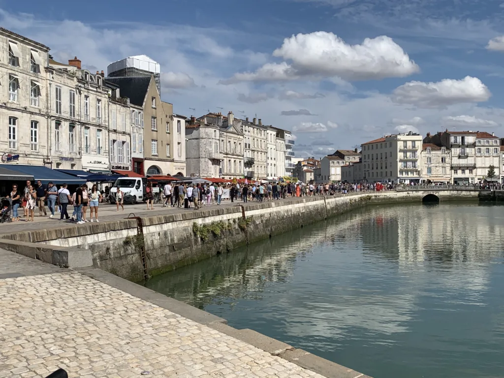 Le cortège le long du port de La Rochelle | INF
