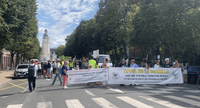 La manifestation contre les pesticides à La Rochelle rassemble plusieurs centaines de personnes à La Rochelle | INF