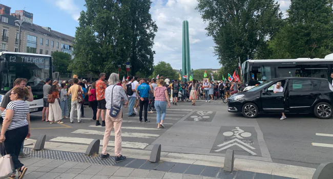 Manifestation devant le monument au mort du Cours des 50 Otages à Nantes | Image d'illustration - INF Nantes