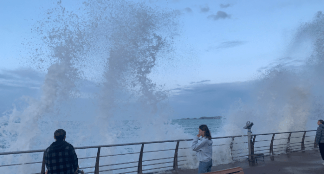 Les vagues qui s'éclatent peuvent atteindre plusieurs mètres à Trestraou - (TL - INF)