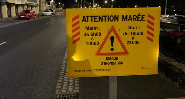 Panneau "Attention Marée" à Perros-Guirec | (TL - INF)