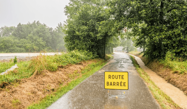 Une route barrée après une inondation | Image d'illustration (Bernard Pez - Flickr)