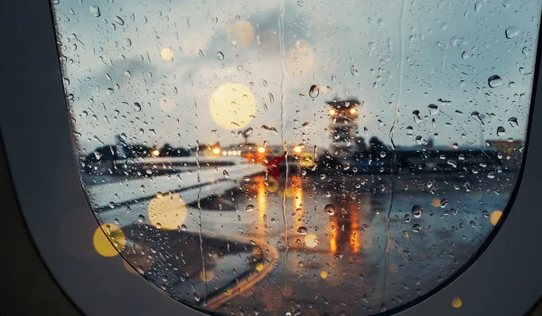 Avion, pluie, tempête