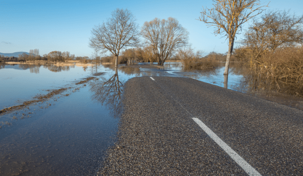 route inondé, tempête, inondation