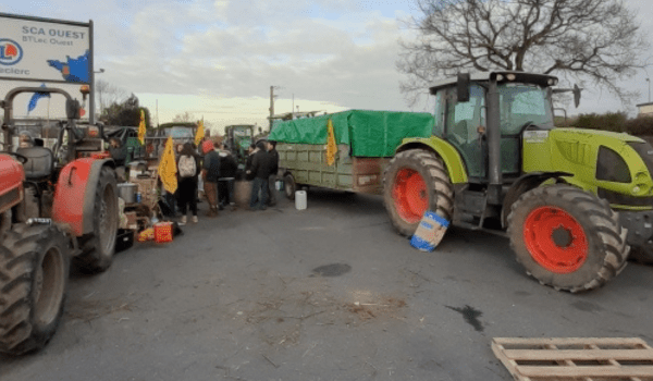 Le blocage de la SCA Ouest par la Confédération Paysanne | Image transmis à INF Nantes