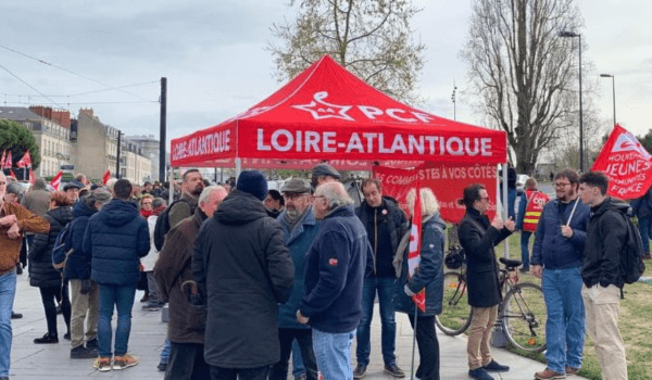 Un stand du PCF de Loire-Atlantique | Image transmise à INF Nantes