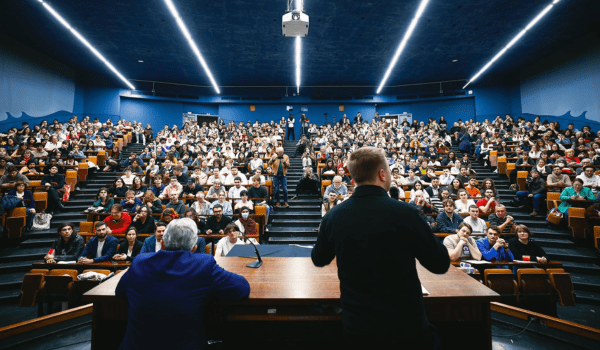 Jean-Luc Mélenchon et Louis Boyard à l'université de Nantes ce 9 avril | Photo LFI 44 sur X