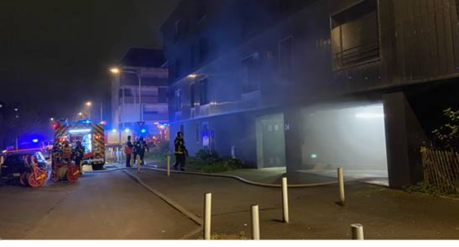 Le dégagement de fumée a été provoqué par un feu de détritus ce mercredi à Nantes | Photo @SDIS44