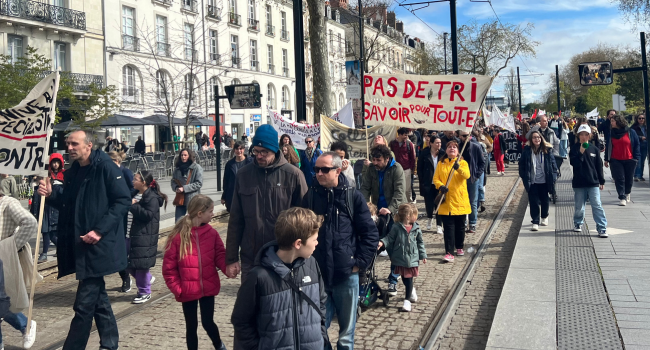 2 000 personnes mobilises à Nantes samedi 30 mars contre les réformes du système éducatif | T.L. - INF Nantes