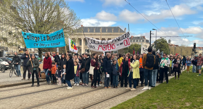 Beaucoup de parents et enseignants mobilisés, avec une multitude d'établissements représentés | T.L. - INF Nantes