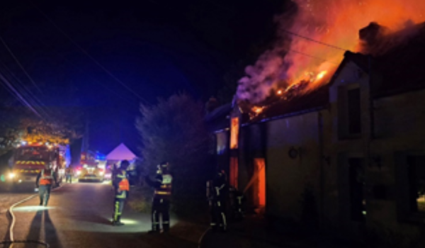 Un pavillon a pris feu à Herbignac cette nuit | SDIS44