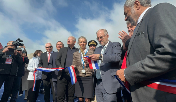 Le ministre délégué chargé de la mer et la pêche Fabrice Loher au centre, accompagné de droite à gauche d'Alain Pochon, président du salon, Jean-François Fountaine, maire de la Rochelle, Sylvie Marcilly, présidente du département et le député Olivier Falorni | TL - INF la Rochelle