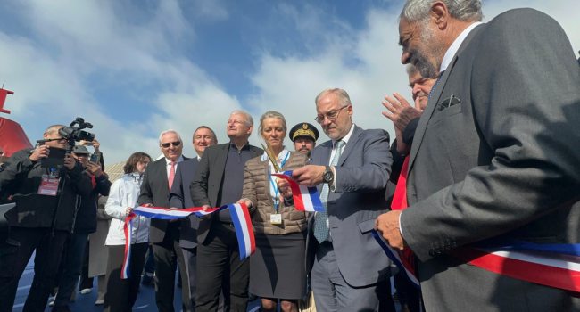 Le ministre délégué chargé de la mer et la pêche Fabrice Loher au centre, accompagné de droite à gauche d'Alain Pochon, président du salon, Jean-François Fountaine, maire de la Rochelle, Sylvie Marcilly, présidente du département et le député Olivier Falorni | TL - INF la Rochelle