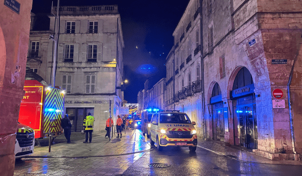 Un important dispositif de sécurité a été déployé rue de Cordouan ce soir dans le centre-ville de la Rochelle | TL - INF la Rochelle