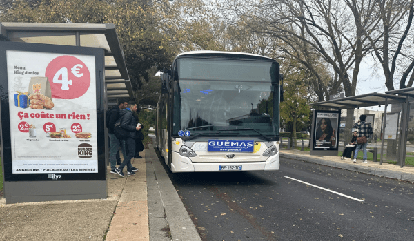 Un bus, yelo, rctr, la rochelle