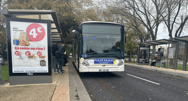 Un bus, yelo, rctr, la rochelle