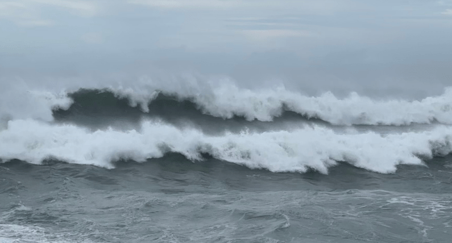 vague submersion, tempête, océan, mer