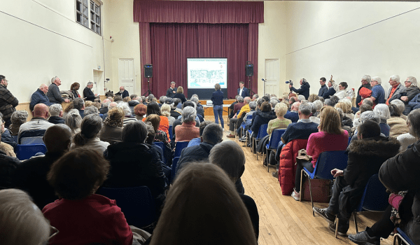 La salle de la Trompette était bondée pour la réunion publique autour de l'avenue de Fétilly | TL - INF la Rochelle