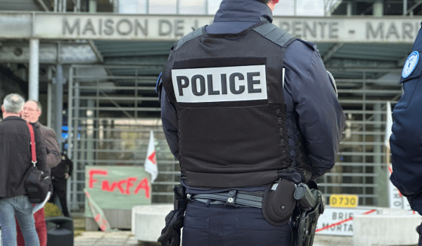 La police sur une manifestation à la Rochelle | TL - INF la Rochelle