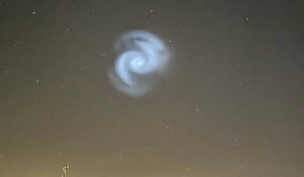 La mystérieuse spirale a pu être observable dans le ciel de Charente-Maritime pendant quelques minutes ce lundi soir | Emma WnBgr via Météo17
