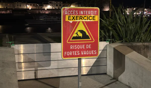 Des panneaux et des batardeaux installés autour du port de La Rochelle | TL - INF la Rochelle
