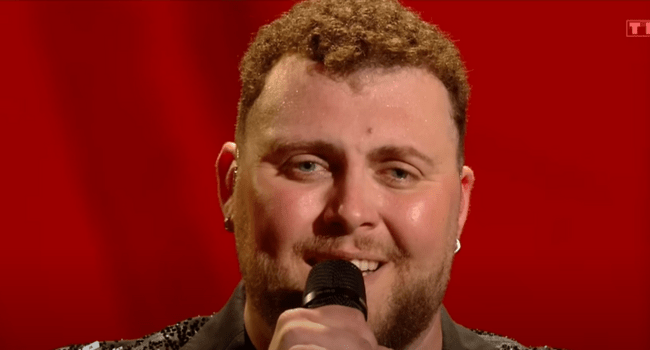 Le rochelais Mickaël Gallo sur The Voice | Capture écran Youtube