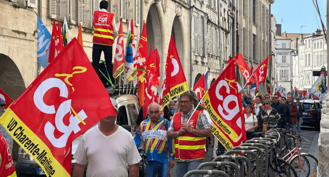 Près de 430 personnes se sont rassemblés pour la traditionnelle manifestation du 1er mai à La Rochelle | TL - INF la Rochelle