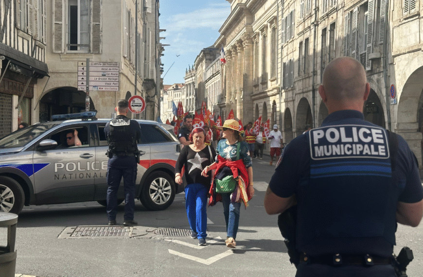 La police nationale et la police municipale de La Rochelle sécurisent la manifestation du 1er mai | TL - INF La Rochelle