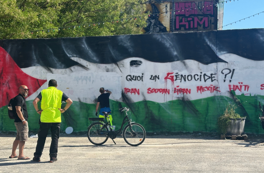 Ce samedi après-midi, les équipes de la ville ont retiré la fresque au Gabut | TL - INF La Rochelle