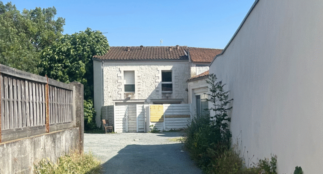 Le corps a été retrouvé dans un appartement situé dans une impasse jouxtant la rue Marius Lacroix | TL - INF La Rochelle