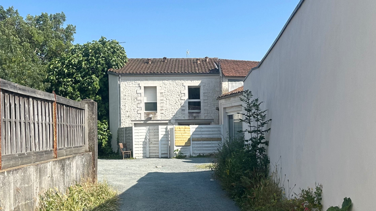 Le corps a été retrouvé dans un appartement situé dans une impasse jouxtant la rue Marius Lacroix | TL - INF La Rochelle