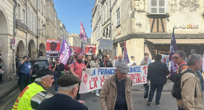 Le cortège de La France Insoumise à La Rochelle lors de la manifestation du 1er mai | TL - INF la Rochelle