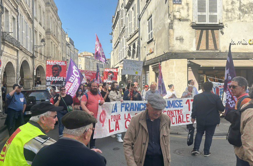 Le cortège de La France Insoumise à La Rochelle lors de la manifestation du 1er mai | TL - INF la Rochelle