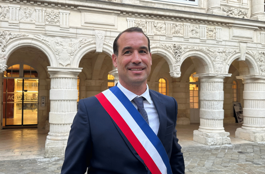 Thibaut Guiraud a été élu maire de La Rochelle ce lundi soir par le conseil municipal | TL - INF la Rochelle