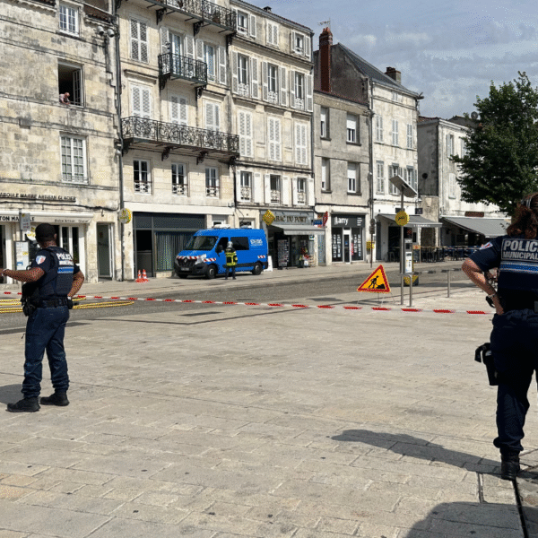 La circulation a été coupé sur le quai Valin le temps de l'intervention de GRDF et des pompiers | TL - INF la Rochelle
