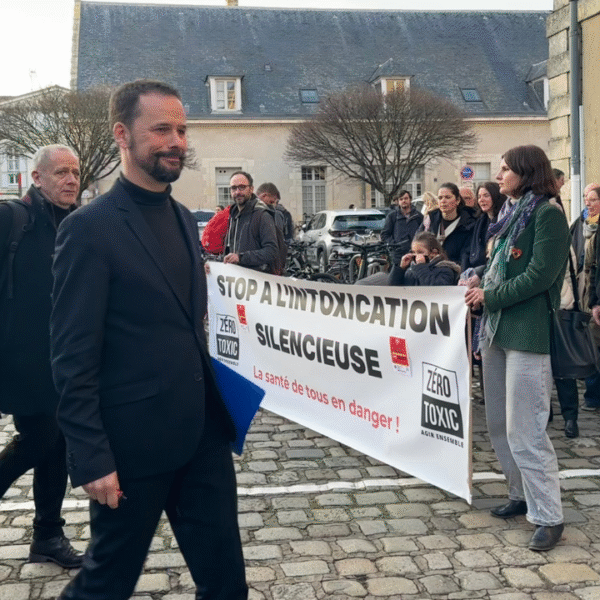Le préfet de Charente-Maritime face aux manifestants de Zéro Toxic lors d'une précédente réunion publique | TL - INF la Rochelle