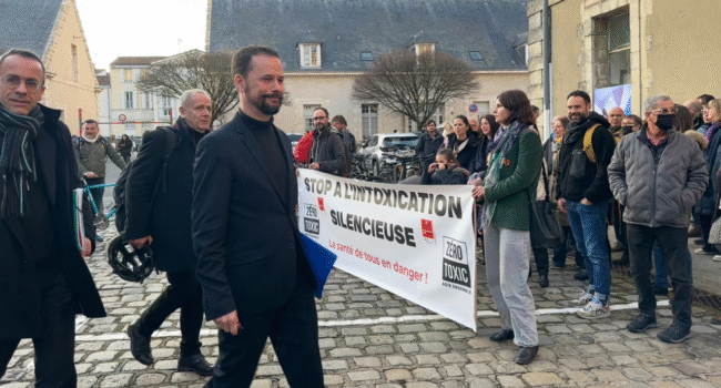 Le préfet de Charente-Maritime face aux manifestants de Zéro Toxic lors d'une précédente réunion publique | TL - INF la Rochelle