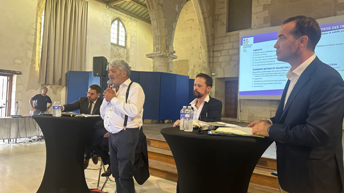 Le préfet, Bricde Blondel , le maire Thibaut Guiraud et le directeur général de Brownfields Abdelkrim Bouchelaghem (de la droite vers la gauche) | TL - INF la Rochelle