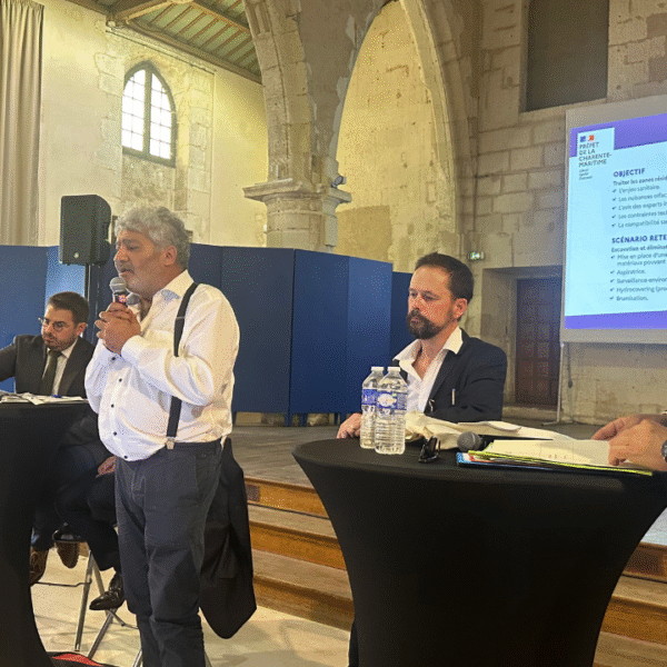 Le préfet, Bricde Blondel , le maire Thibaut Guiraud et le directeur général de Brownfields Abdelkrim Bouchelaghem (de la droite vers la gauche) | TL - INF la Rochelle