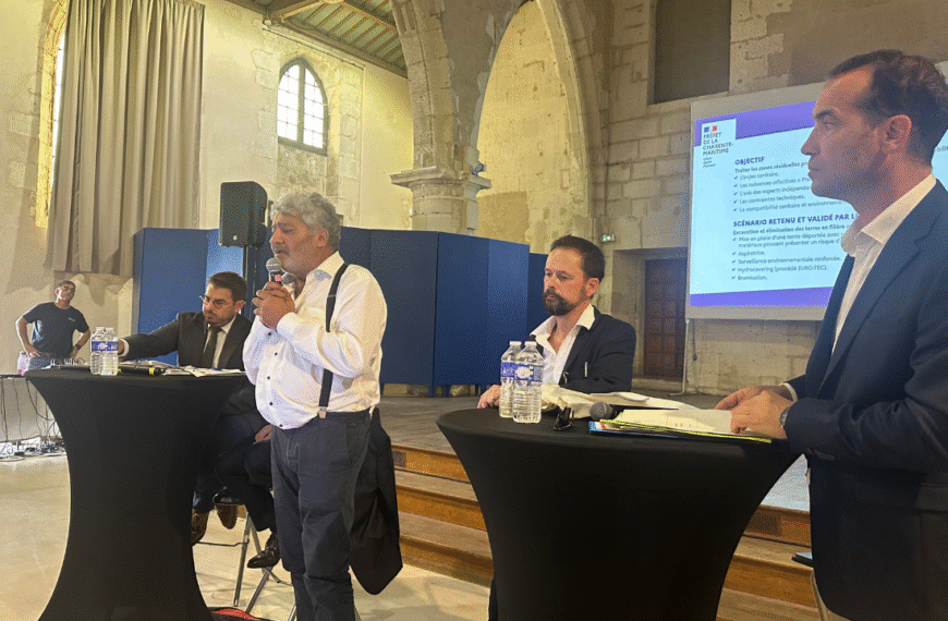 Le préfet, Bricde Blondel , le maire Thibaut Guiraud et le directeur général de Brownfields Abdelkrim Bouchelaghem (de la droite vers la gauche) | TL - INF la Rochelle
