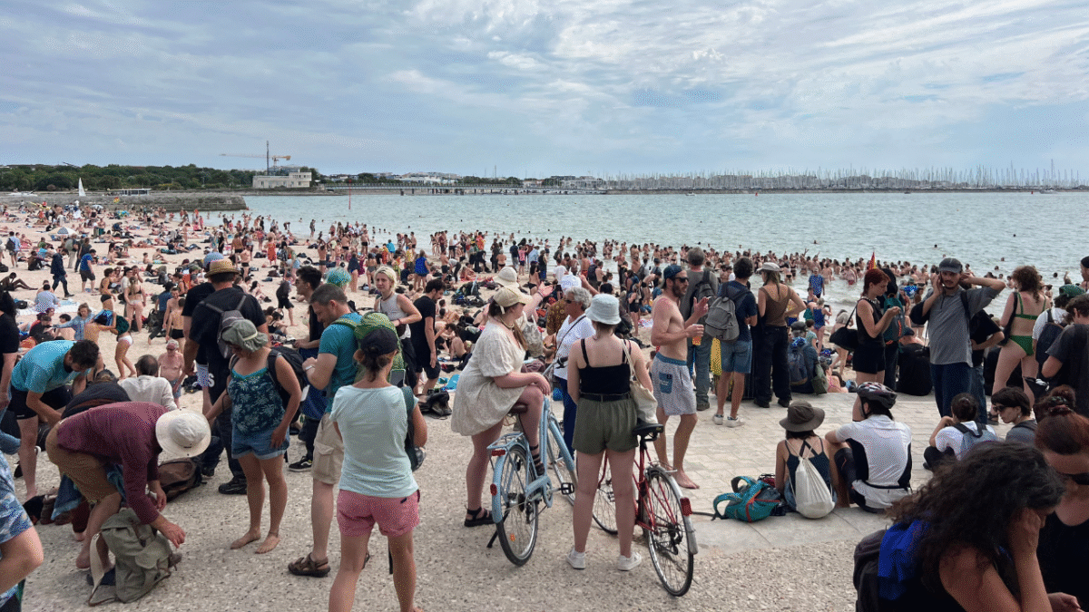 La manifestation s'est terminé sous le signe de la danse sur la plage de la Concurrence | TL - INF la Rochelle