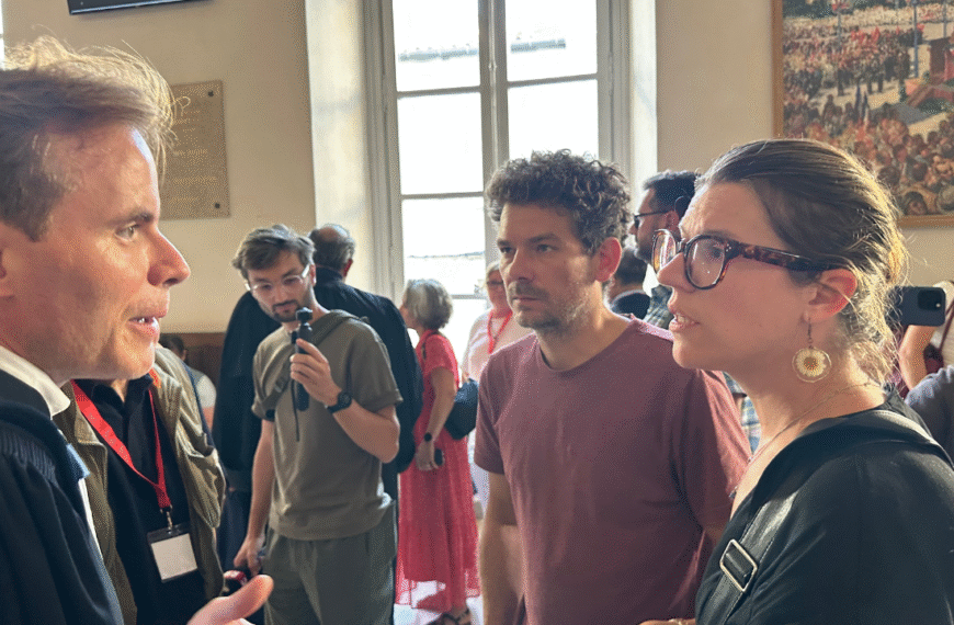 Les parents de Margot, la fillette de 10 ans percutée mortellement à vélo à La Rochelle avec leur avocat | TL - INF La Rochelle