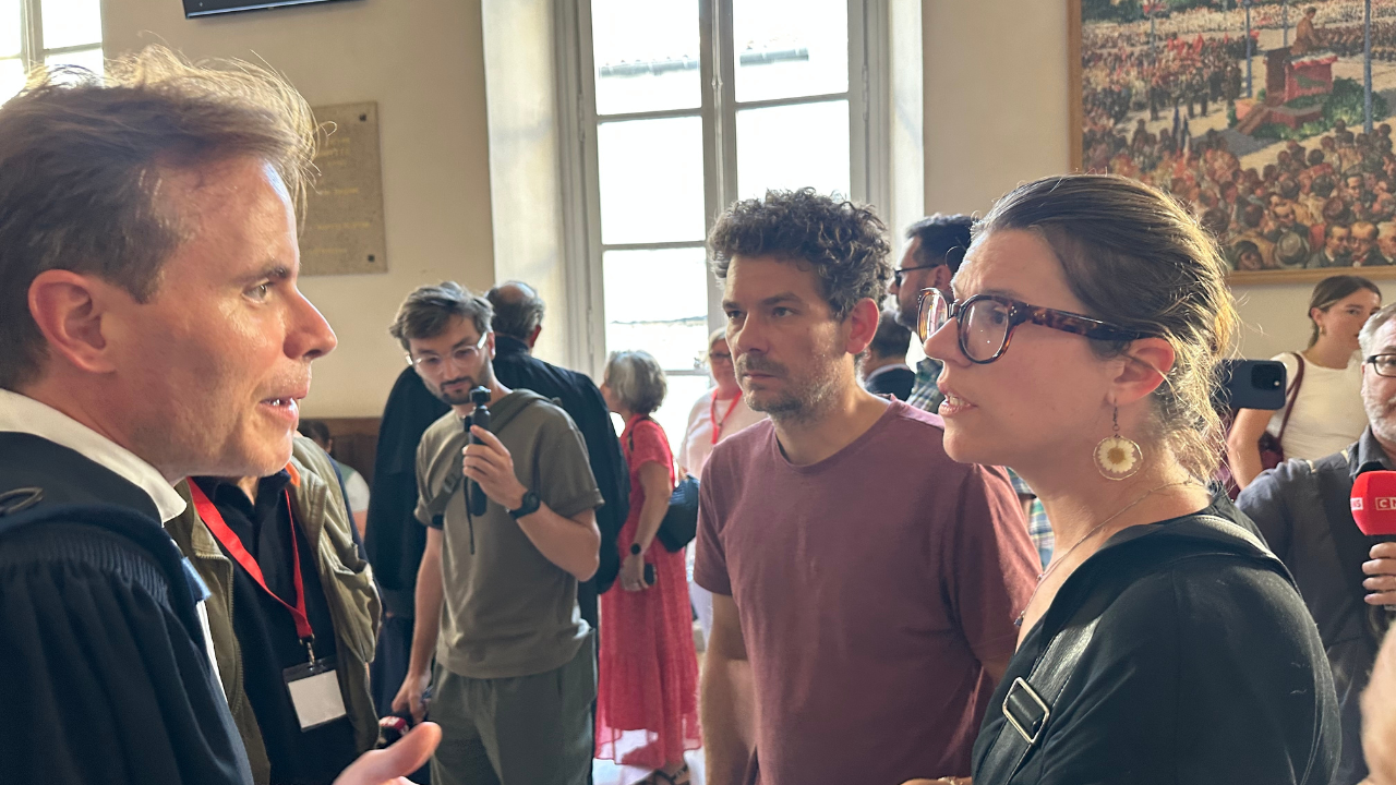 Les parents de Margot, la fillette de 10 ans percutée mortellement à vélo à La Rochelle avec leur avocat | TL - INF La Rochelle