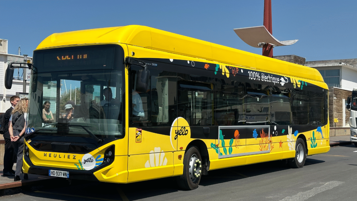 bus, la rochelle, yelo