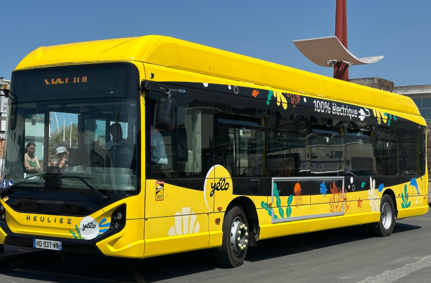 bus, la rochelle, yelo