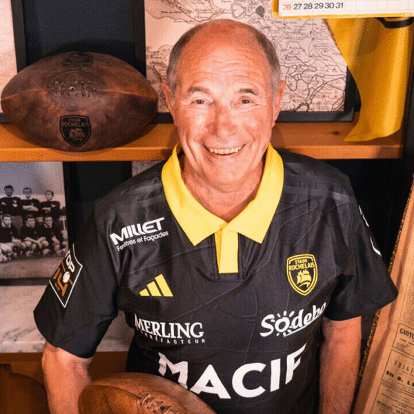 Henri Magois, figure emblématique du Club avec le nouveau maillot domicile du club | Stade Rochelais